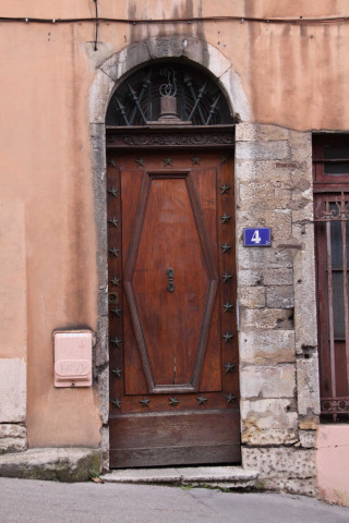 4 montée du Chemin-Neuf, porte.