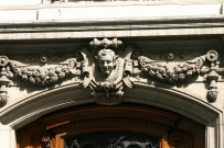 4 quai Victor-Augagneur, sculpture en façade d'immeuble.