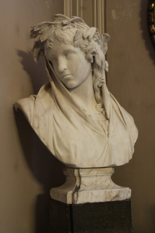 Buste d'Iphigénie, prêtresse de Diane.