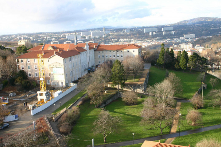 Vue sur l'hôpital de Fourvière.