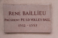 Plaque en hommage à René Baillieu (président du PESD Volley-Ball).