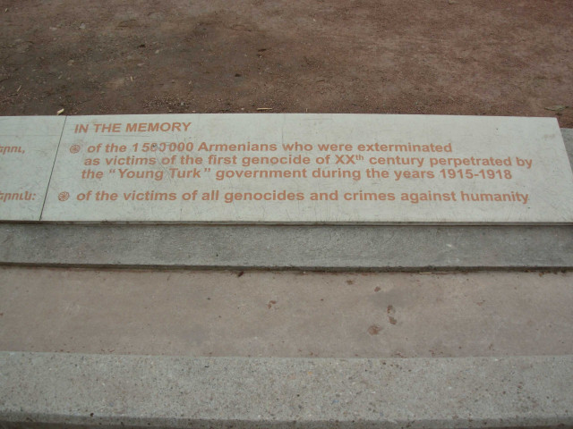 Plaques commémoratives.