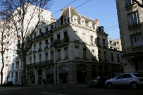 Vue sur la façade.