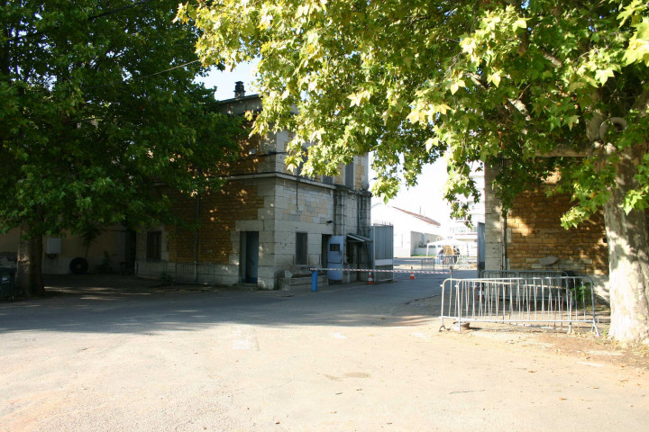 Entrée de la caserne Sergent-Blandan.