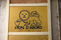 Enseigne de l'association Lyon d'Abord.