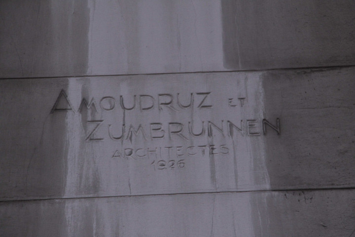 11 Place Jules-Ferry, détail de la façade.
