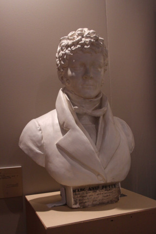 Exposition sur l'université, buste de Marc-Antoine Petit.