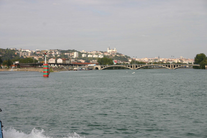 Vue sur le confluent et le pont Pasteur.