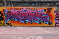 Avenue Thiers vers la rue de la Gaité, graffitis.