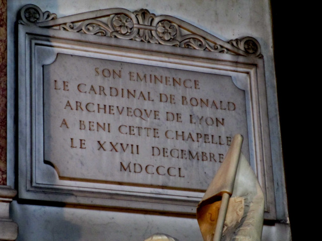 Chapelle de l'Hôtel-Dieu, plaques commémoratives, chaire, Vierge de Mimerel, statue, restauration.