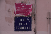 Rue Tourette rebaptisée en hommage à Marie-Louise Giraud (femme de ménage et avorteuse), collage féministe.