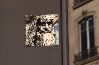 Angle de la rue Stella et de la rue Grolée, miroir 2011 portrait de Lénonard de Vinci.