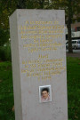 Cours Lafayette et rue Garibaldi, stèle en mémoire de l'adjudant Stéphane Abbes.