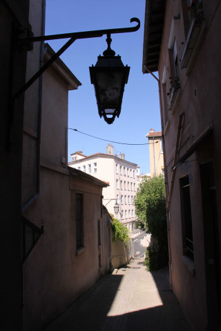 Rue des Pierres-Plantées vers la rue Jean-Baptiste-Say, bosquet, ruelle, miroir.
