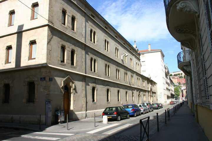 Angle de la rue Sala et de la rue Saint-François-de-Sales.