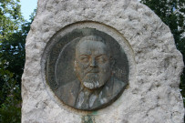 Monument Eugène André.