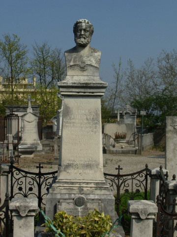 Tombe d'Emile Letievant.