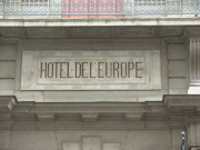 Fronton de l'Hôtel-de-l'Europe.