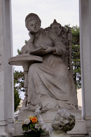 Cimetière ancien, tombe Gallois, sculpture Poli.