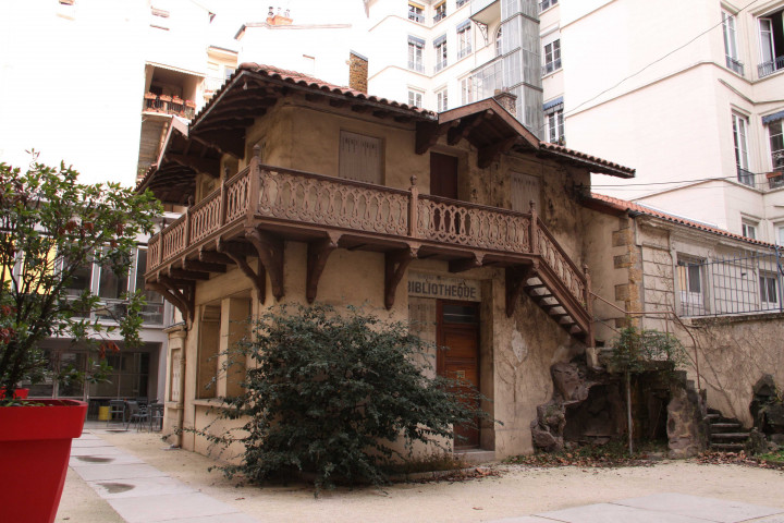 2 place Gailleton, Centre Saint-Irénée, bibliothèque.