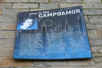 Berges du Rhône, plaque biographique de Clara Campoamor, au sud du pont Morand.