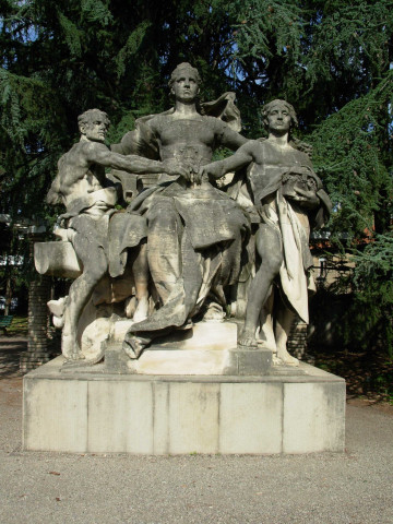 Place Carnot, parc Georges-Bazin, statues.
