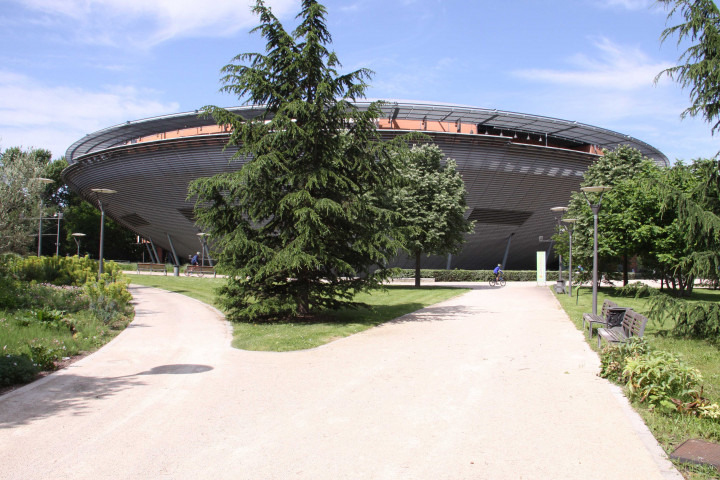 Vues extérieurs du bâtiment.