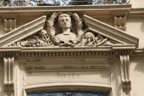 7 place d'Helvétie et rue Malesherbes, détail sur la façade, Sieyes.