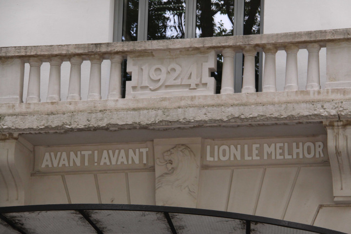 5 Place Jules-Ferry, immeuble Lugdunum ex Hôtel PLM, devise de Lyon.