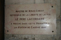 Plaque en mémoire du prêche du père Lacordaire.
