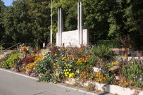 Monument aux Fusillés de 1944, bas-relief, liste des noms, inscriptions, panneau.