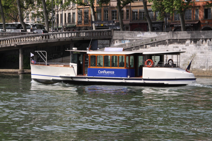 Quai de la Pêcherie, vaporetto.