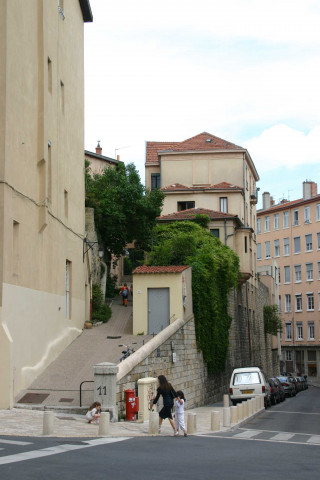 Angle nord-est de la rue des Pierres-Plantées et de la rue Jean-Baptiste-Say.