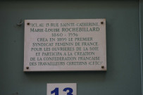 13 rue Sainte-Catherine, plaque en mémoire de Marie-Louise Rochebillard.