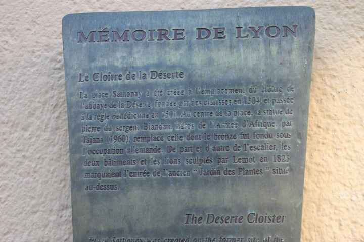 Montée de l'Amphithéâtre, plaque mémoire de Lyon, le Cloître de la Déserte.