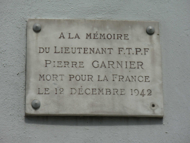 3 rue des Serpollières, plaque en mémoire du lieutenant Pierre Garnier.