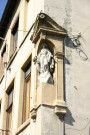 Angle de la rue Paul-Bert et de la rue Baraban, statue de la vierge.