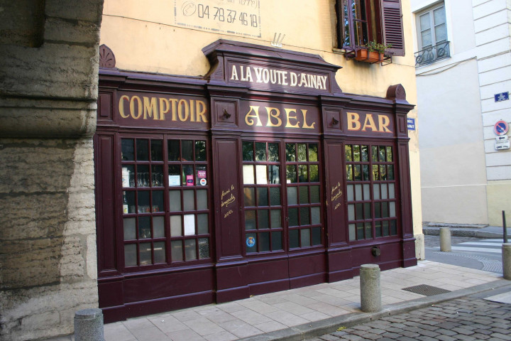 "A la voûte d'Ainay", café comptoir Abel, façade et détail.