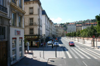 Angle de la place Bellecour et de la rue Victor-Hugo, direction ouest.