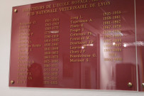 Ecole vétérinaire, intérieur, plaque donnant la liste des directeurs.