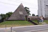 Vue du Ciné-Duchère (anciennement l'église-de-Balmont).