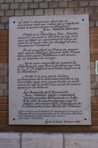 Université-Lyon III, plaque Jean Moulin.