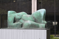 99 cours Gambetta, sculpture de nu par Georges Faure.