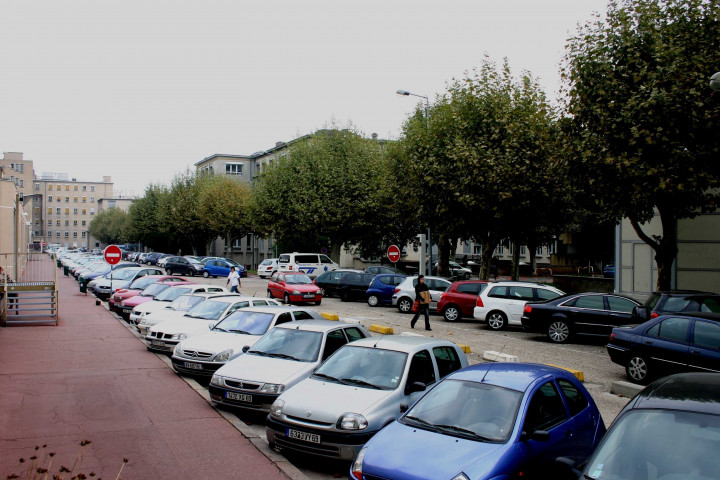 Parking extérieur.