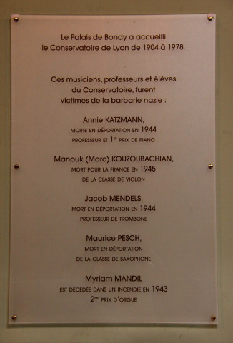 Plaque en mémoire de l'accueil du Conservatoire de Lyon entre 1904 et 1978.