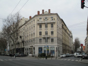 97 boulevard des Belges et rue Waldeck-Rousseau.