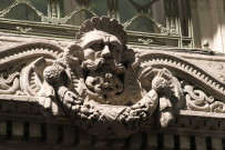 47 cours Vitton, détail sculpture sur la façade.