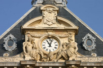 Palais de la Bourse, détail de la façade sur la place des Cordeliers.