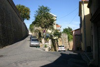 Angle de la rue des Trois Artichauts et de la montée Saint-Laurent.