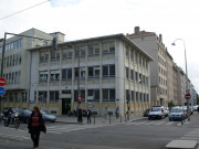 Angle des rue Pasteur et de l'Université.